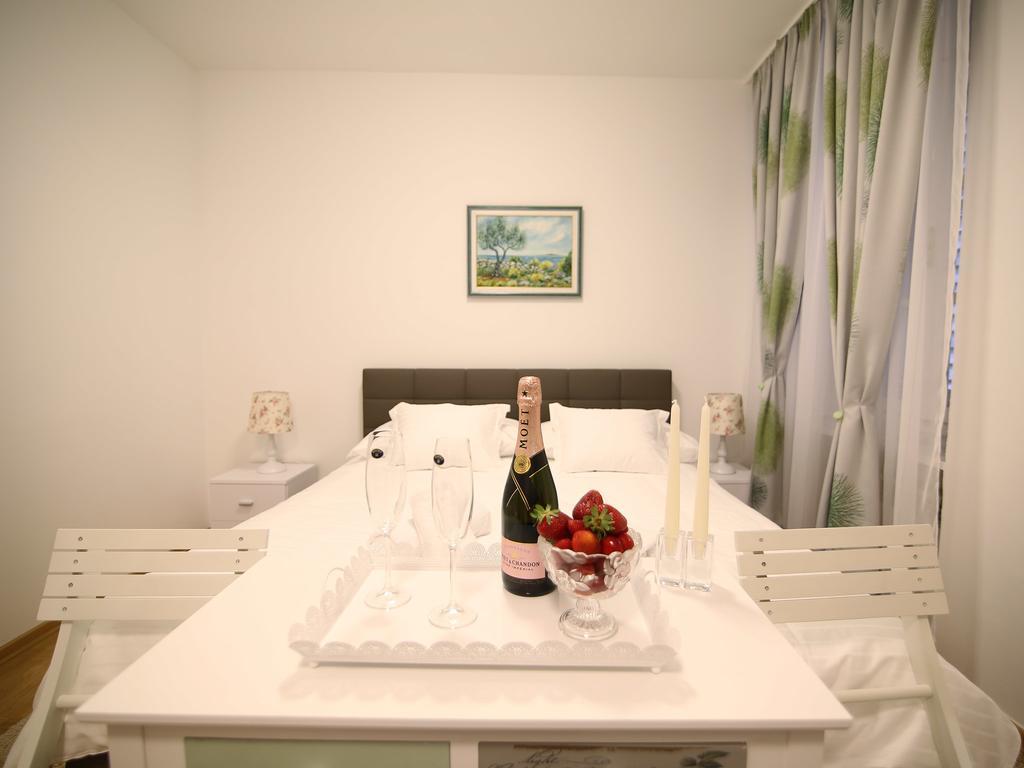 Apartment A&g
