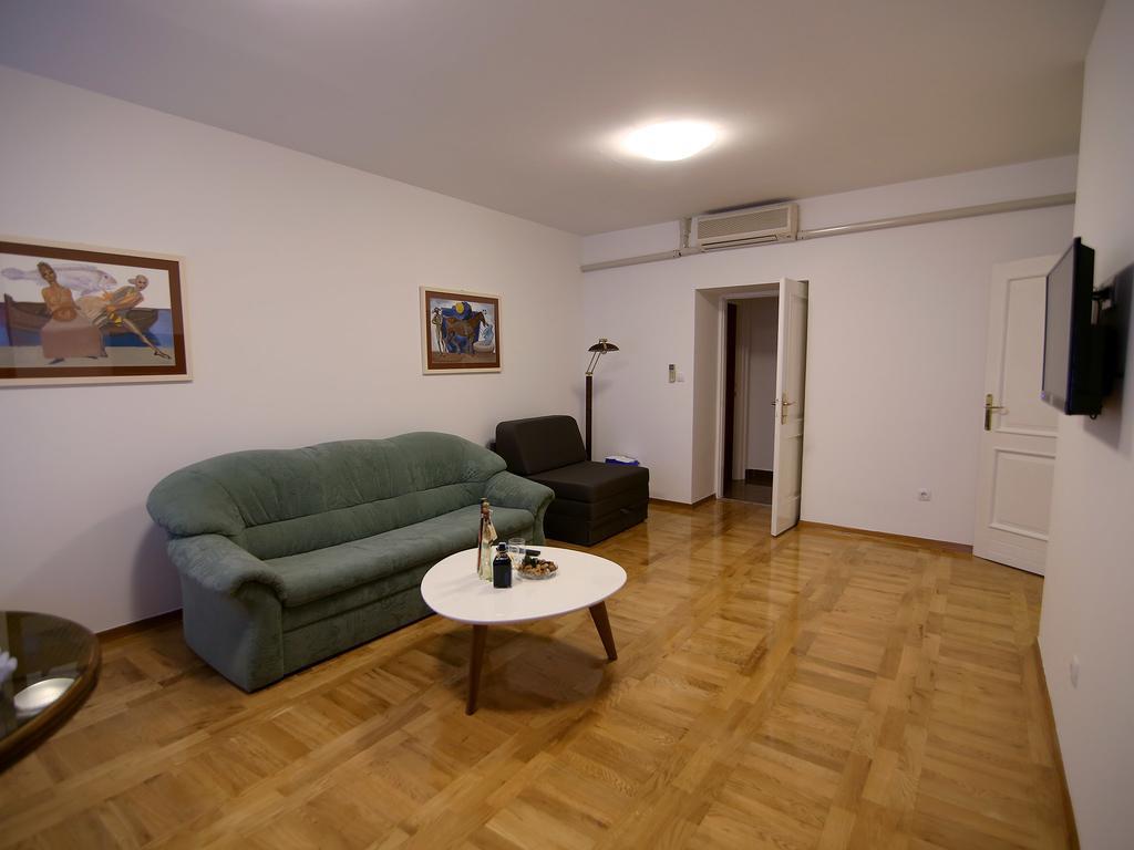 Apartment A&g *