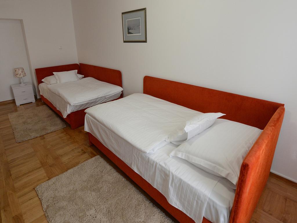 Apartment A&g
